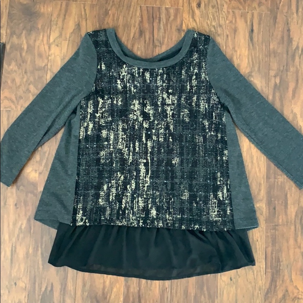 LeLis black and gray top